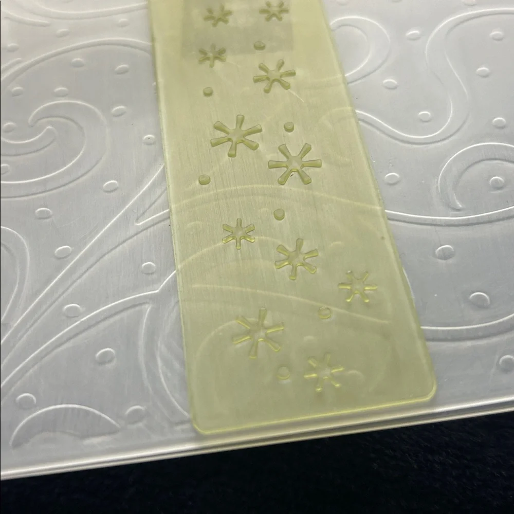 Like New Anna Griffin Cuttlebug Cricut Christmas Embossing Folders Set of 3 snow